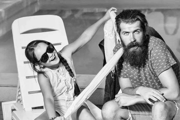 Criança ou menina e homem na piscina — Fotografia de Stock