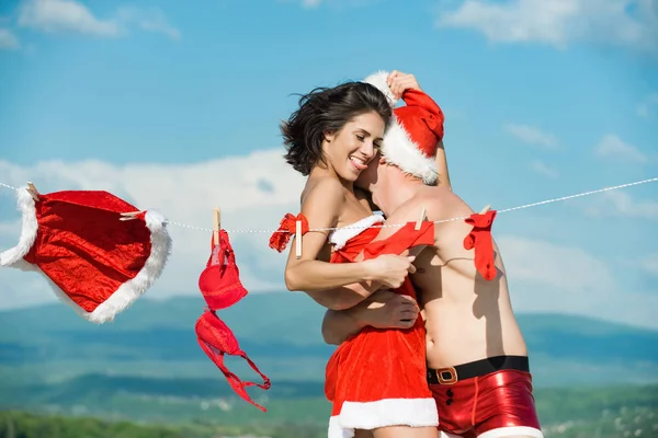Navidad pareja en amor og mujer y santa hombre —  Fotos de Stock
