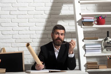 Sınıf öğretmeni ve okul malzemeleri. Eğitim ve kendini geliştirme