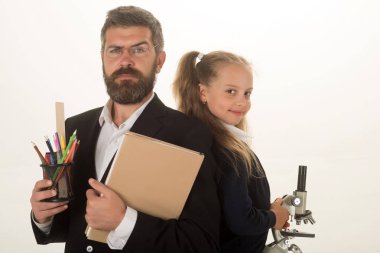 Ev okul ve okul kavramı dön. Baba ve kız öğrenci