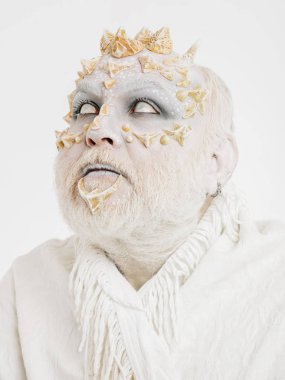 Dikenler suratına canavarı