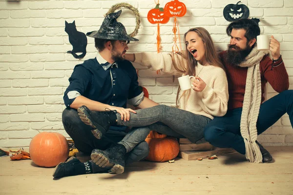 Halloween barátság és az emberek koncepció — Stock Fotó