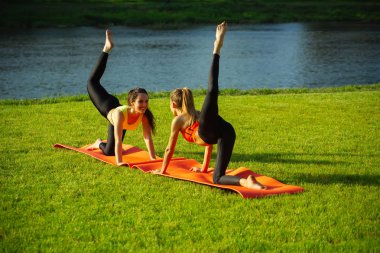 Spor egzersiz fitness mat kadınlara