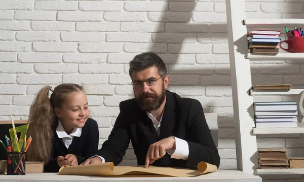 Kid and tutor with smiling faces. Girl and man — Stock Photo, Image