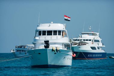 arka plan gökyüzü ve deniz suyu gemilerde