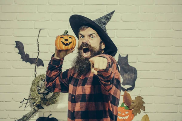 Halloween hipster urla e punta il dito con rabbia — Foto Stock