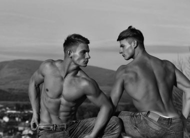 İkiz erkek veya vücut geliştiriciler