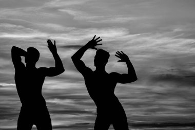 günbatımı erkekler siluet