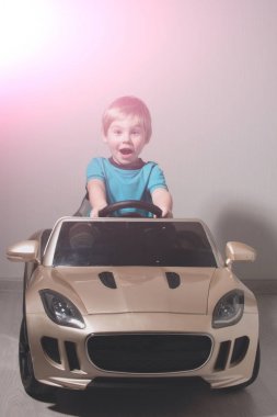 Çocuk sürücü otomatik.