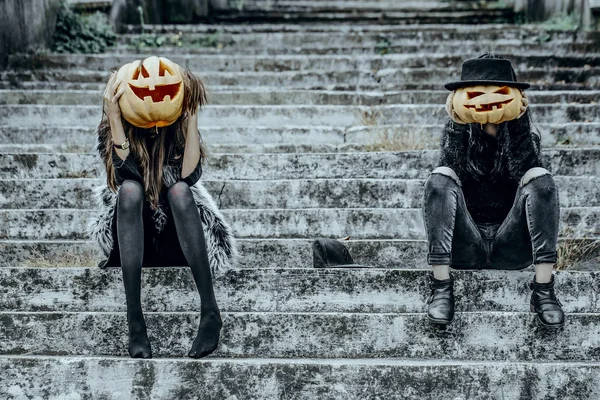 Halloween tök-fejek a nők — Stock Fotó