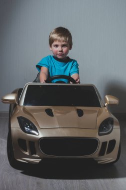 Çocuk sürücü otomatik.