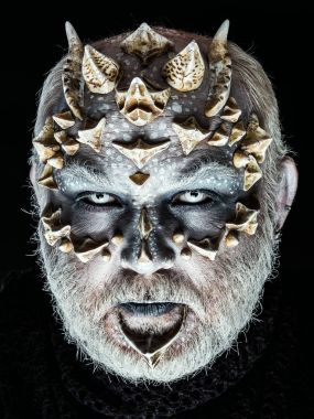 Yabancı veya sürüngen makyaj