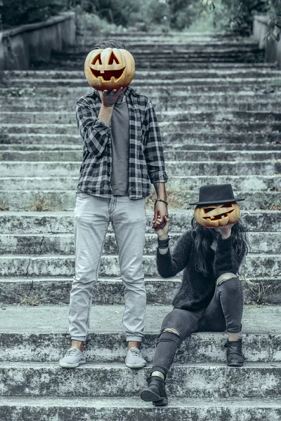 Halloween man and woman with pumpkin heads — Stock Photo, Image