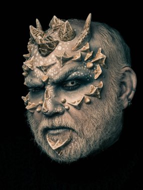 İblis kafası siyah izole