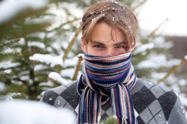 Eşarp ile maço ısınma yüz