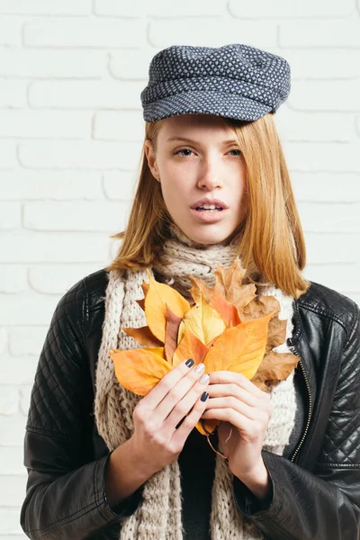 Divat-model, elegáns haj, kalap. — Stock Fotó