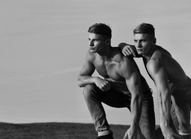 vücut geliştiriciler veya ikiz erkek