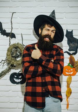 Cadılar Bayramı hipster sakal ekose gömlek göz kırpıyor ile