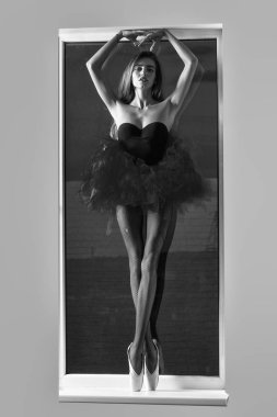 pencere, dansçı