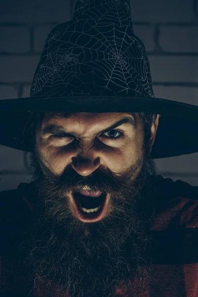 Cadılar Bayramı hipster Sihirbazı şapkalı öfke ile bağırarak