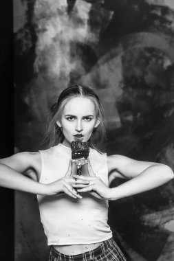 güzel kız Oluşturucu, ressam paintbrush resim duvarda bl ile