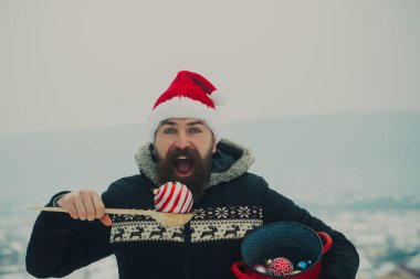 Noel Baba adam yeme xmas topları karlı manzara