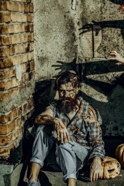 Kanlı eller germe Cadılar Bayramı zombi