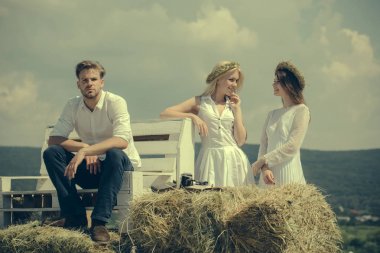 Adam ya da bankta oturan maço