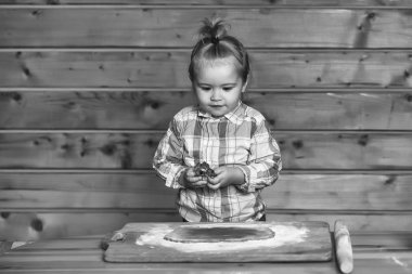 şirin çocuk hamur ve un, yemek tutan metal kalıp