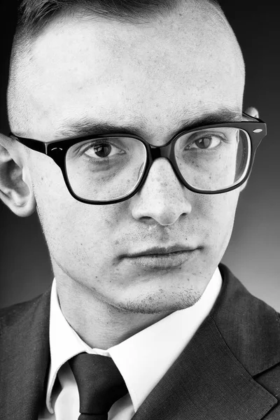 Fiatal stílusos srác a szemüveg — Stock Fotó