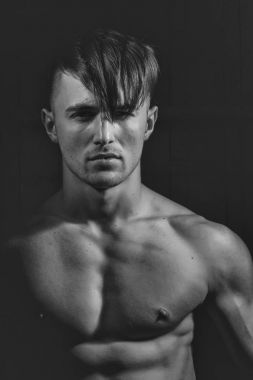 Çıplak göğüs ile cinsel adam