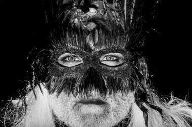 Erkek yüz tüyleri maskesi