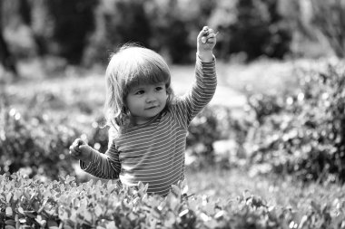 Küçük çocuk açık