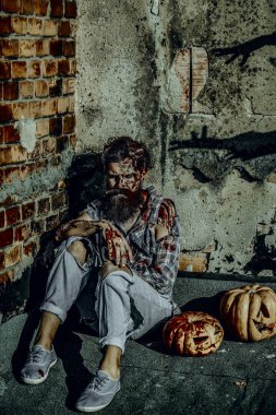 Cadılar Bayramı zombi ve jack o fener