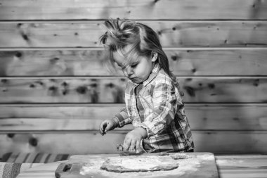 şirin çocuk hamur ve un, yemek tutan metal kalıp