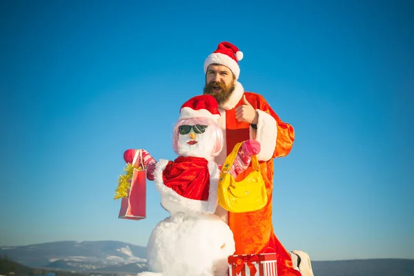 Санта hipster з пальцями вгору руками — стокове фото