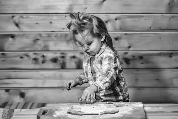 şirin çocuk hamur ve un, yemek tutan metal kalıp