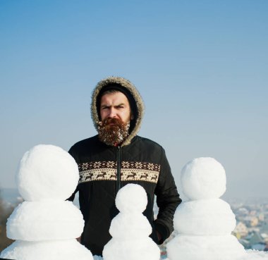 Uzun sakallı Noel adam.