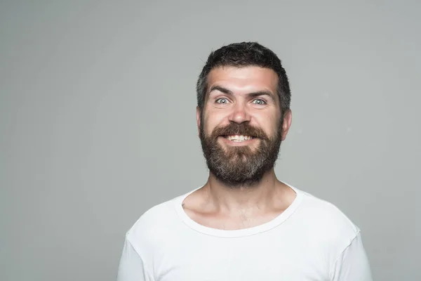 Hombre con barba larga y bigote . —  Fotos de Stock