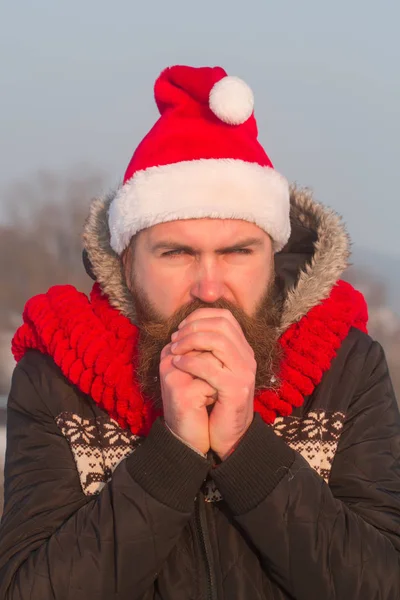 Noel Baba hipster kırmızı şapka ve atkı.