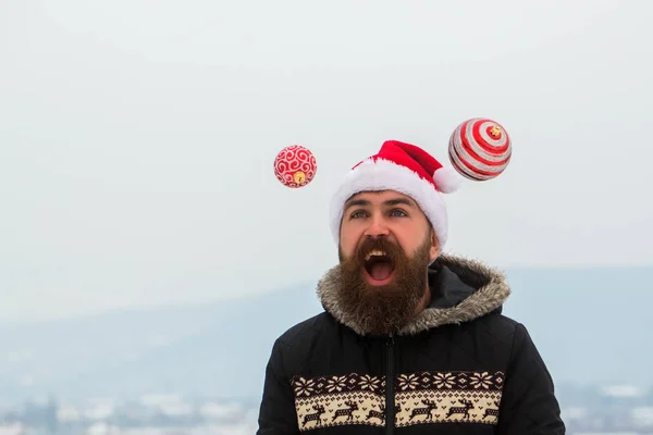 Fröhlicher Hipster, der vor Freude den Mund aufmacht — Stockfoto