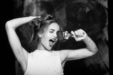 güzel kız Oluşturucu, ressam paintbrush resim duvarda bl ile