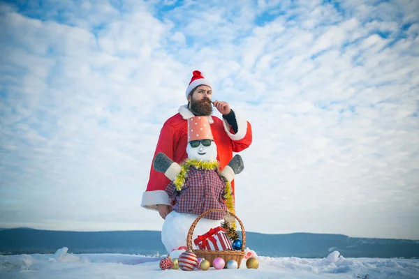 Man in santa hat twirling moustache — Stock Photo, Image