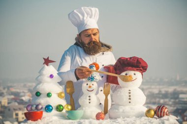 Adam kardan adam kaşıkla besleme