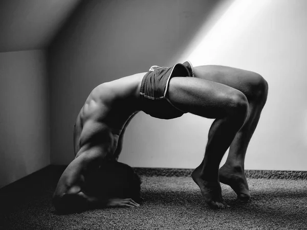 Muscular yoga man in bridge position — Stock Photo, Image