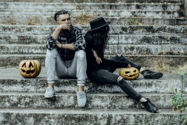 Cadılar Bayramı sakallı hippi duman Sigara