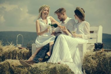 Maço dökme şampanya şişe