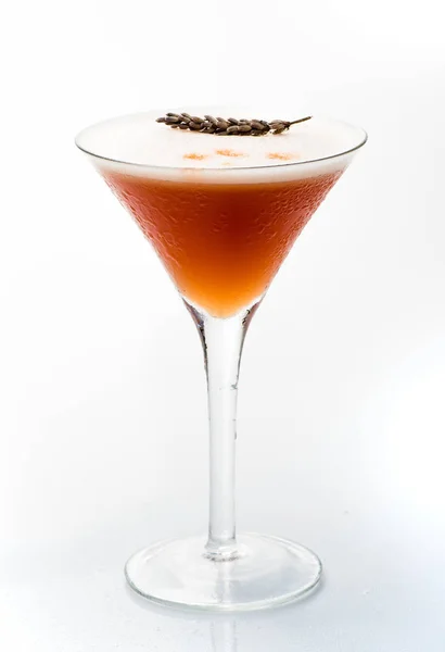 Cocktail isolado no fundo branco . — Fotografia de Stock