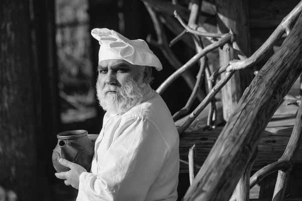 Sakallı cook ile demir çaydanlık