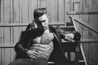 Şehvetli şık genç adam